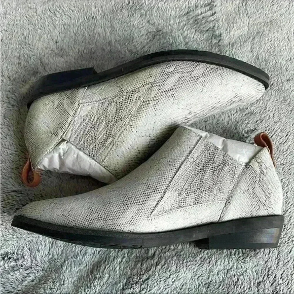 Gentle Souls by Kenneth Cole Neptune Bootie Size 6.5M NIB - Picture 5 of 11